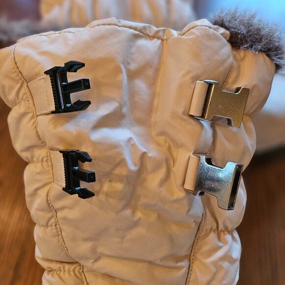 Cozy Winter Off-white Snow Boots - Size 9.5/10 - Picture 5 of 11